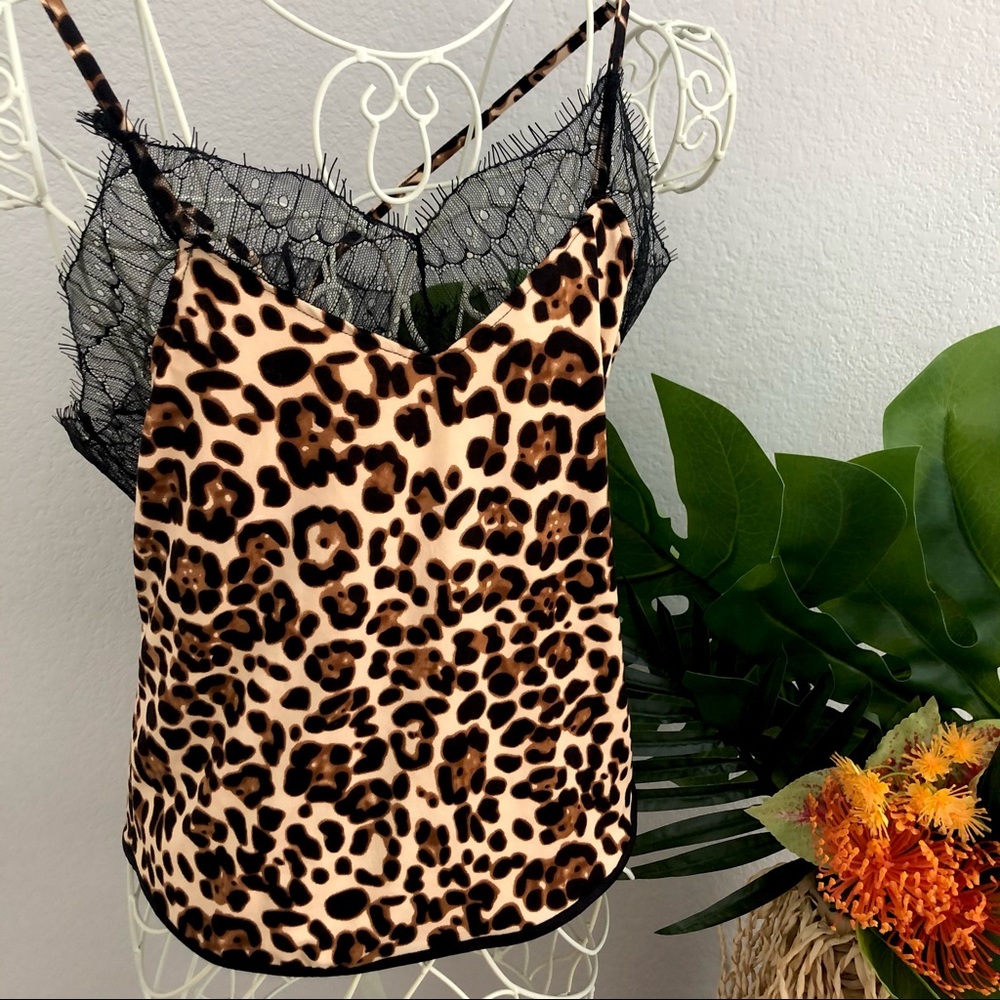 •🍍• NWOT Leopard Tank with Lace Size M